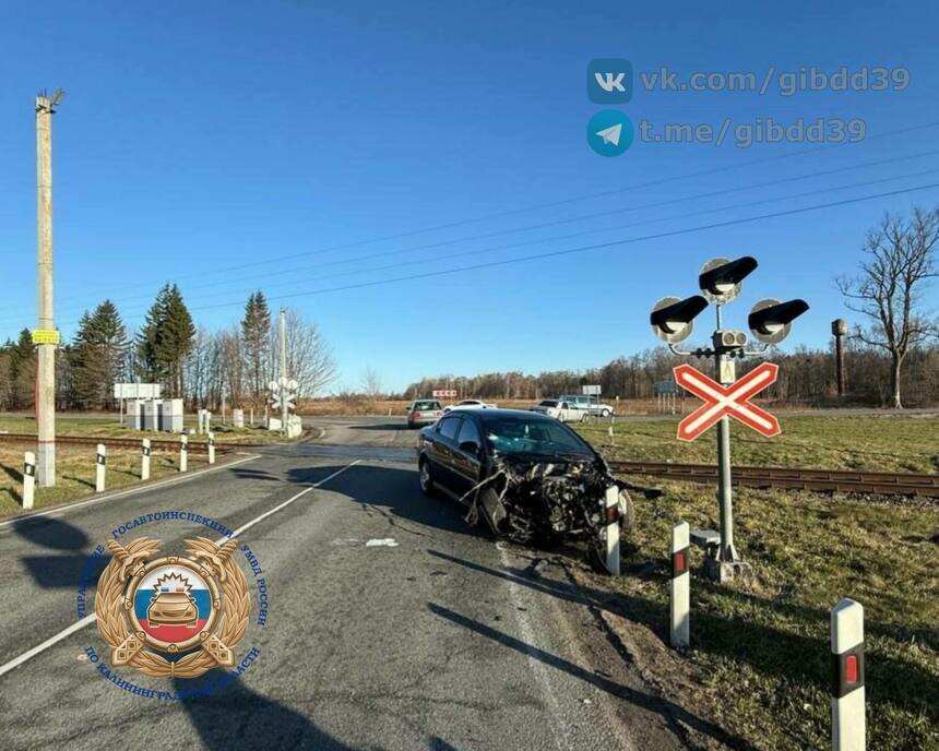 Машина попала в ДТП на переезде  | Фото: тг-канал областной Госавтоинспекции