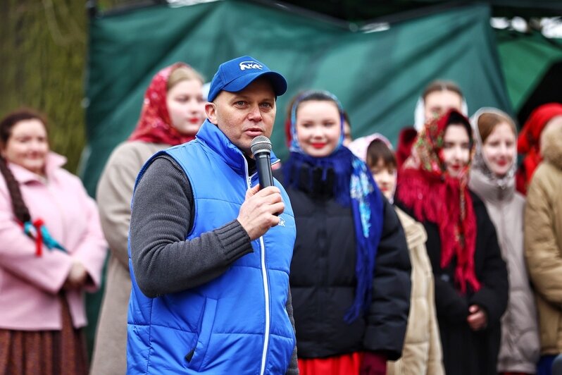 Дождь уборке не помеха: в Калининграде прошёл общегородской субботник (фоторепортаж) - Новости Калининграда | Фото: Александр Подгорчук / «Клопс»