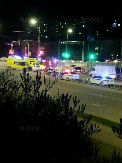 На перекрёстке Гагарина и Орудийной столкнулись скорая и такси (фото)  - Новости Калининграда | Фото: очевидец 