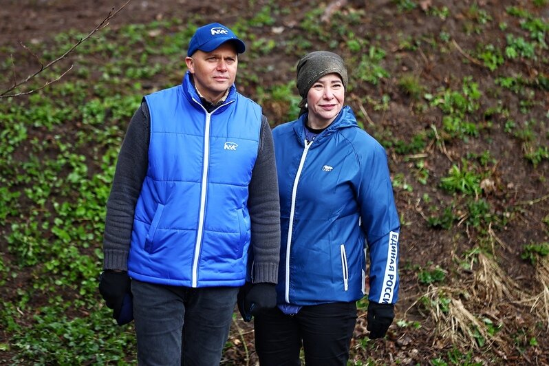 Дождь уборке не помеха: в Калининграде прошёл общегородской субботник (фоторепортаж) - Новости Калининграда | Фото: Александр Подгорчук / «Клопс»