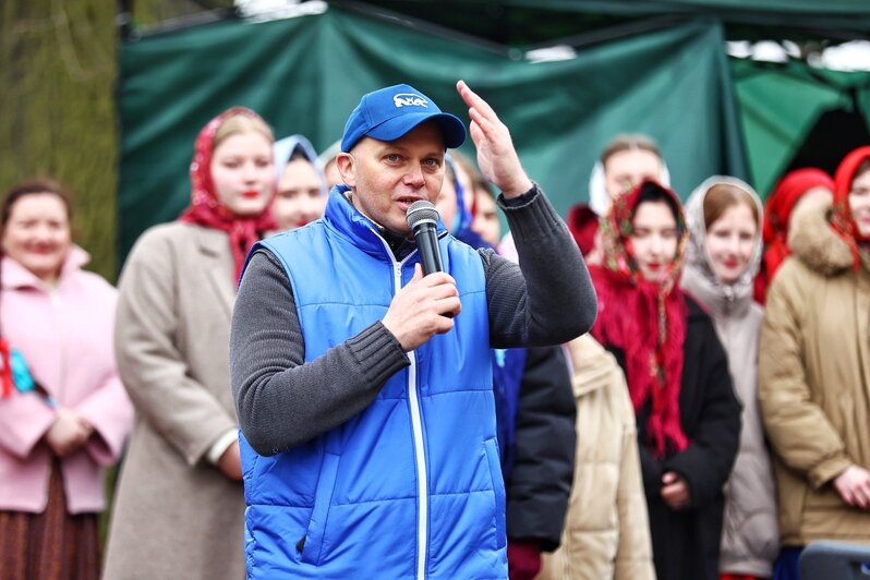 Дождь уборке не помеха: в Калининграде прошёл общегородской субботник (фоторепортаж) - Новости Калининграда | Фото: Александр Подгорчук / «Клопс»