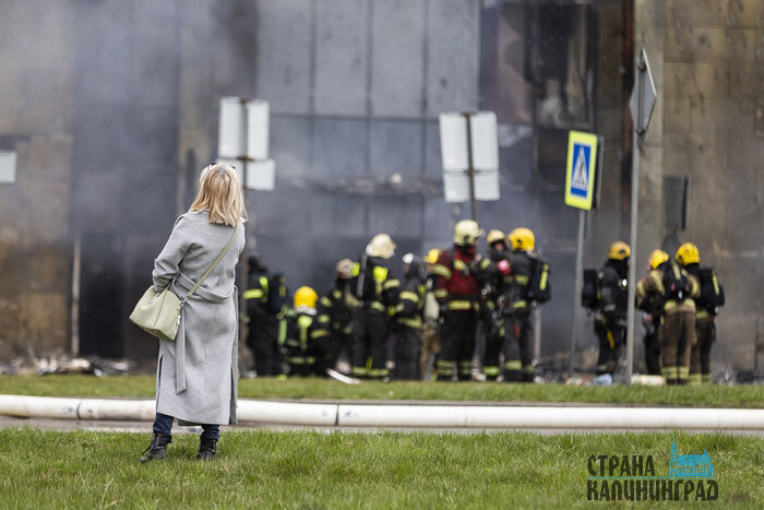 Пожар в ТЦ «Гиант» в Калининграде — фоторепортаж с места ЧП