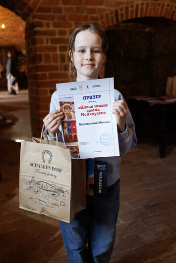 Авторы лучших работ получили подарки и фирменные дипломы | Фото: Александр Мелехов