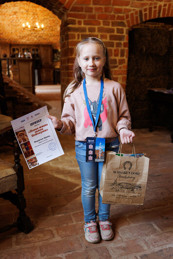 Авторы лучших работ получили подарки и фирменные дипломы | Фото: Александр Мелехов