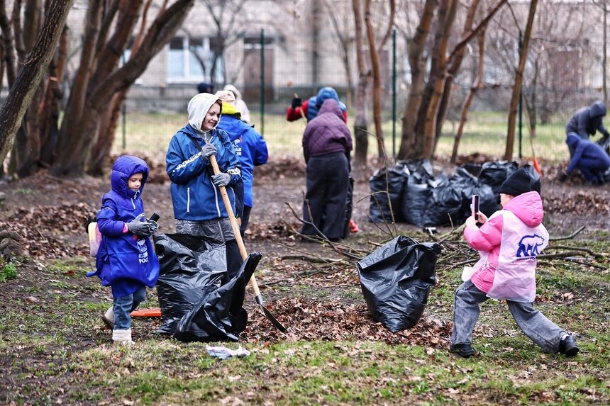 Весенний субботник в Калининграде, 4 апреля | Фото: Александр Подгорчук 