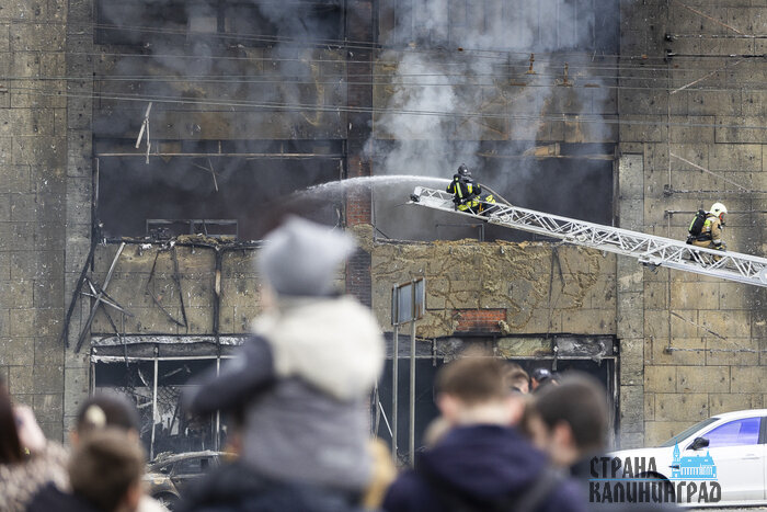 Пожар в ТЦ «Гиант» в Калининграде — фоторепортаж с места ЧП