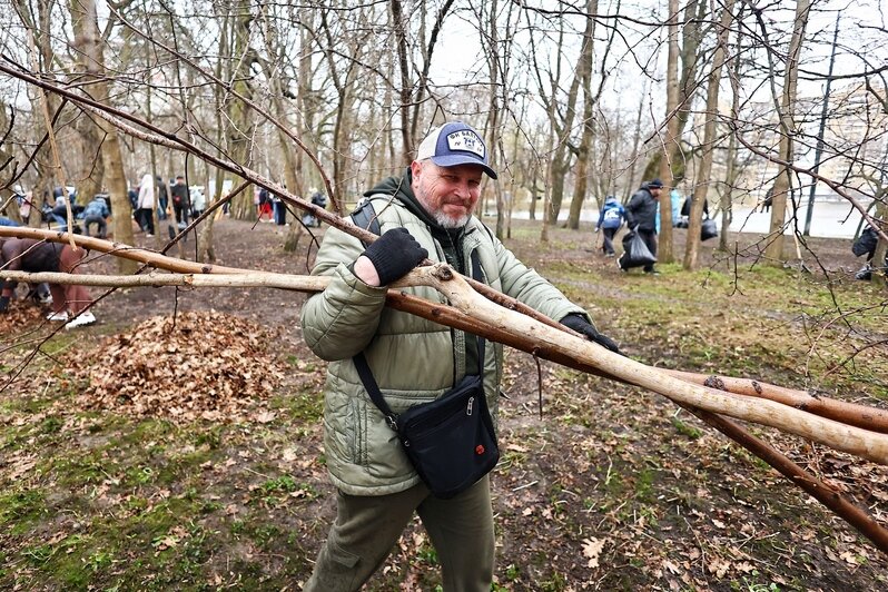 На ручье Воздушном глава региона дал старт Всероссийской акции по очистке берегов водных объектов «Вода России» | Фото: Александр Подгорчук 