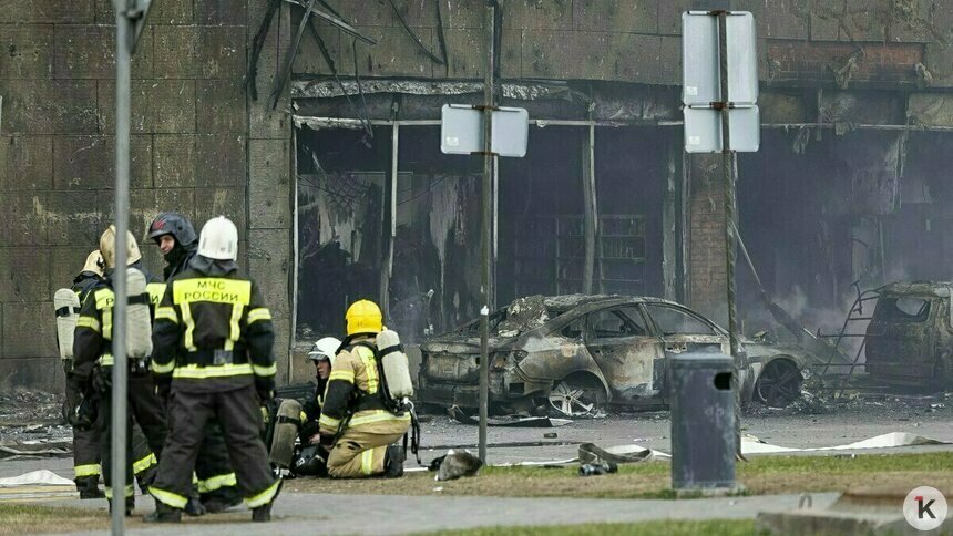 Давка, дым и шок от горящих у выхода машин: что пережили посетители полыхавшего ТЦ «Гиант» - Новости Калининграда | Фото: Александр Подгорчук / «Клопс»