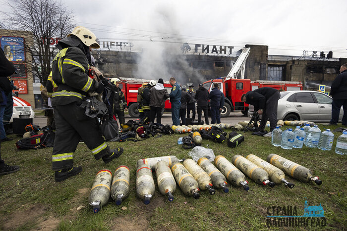 Пожар в ТЦ «Гиант» в Калининграде — фоторепортаж с места ЧП