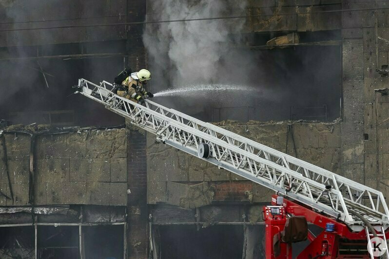 Павший в битве с огнём великан: что осталось от торгового центра «Гиант» на Московском проспекте (фоторепортаж) - Новости Калининграда | Фото: Александр Подгорчук / «Клопс»