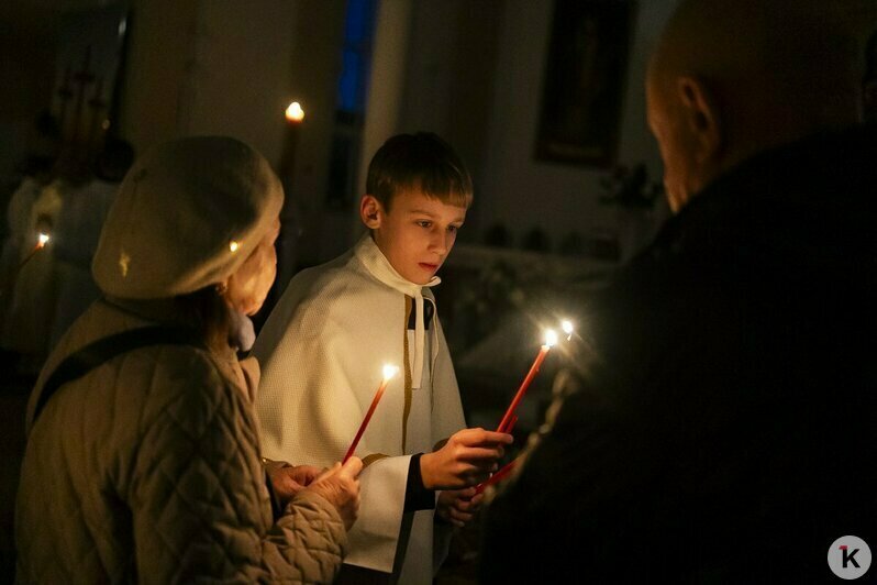 Ночь свечей и надежды: католики в Калининградской области встретили Пасху (фоторепортаж) - Новости Калининграда | Фото: Александр Подгорчук / «Клопс»