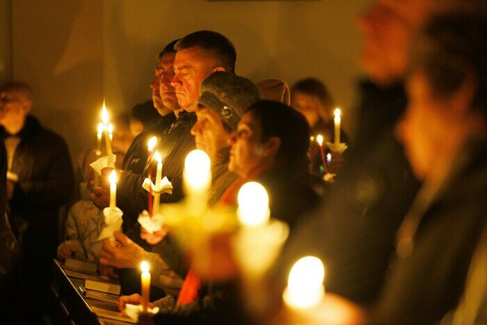 Католики Калининграда встретили Пасху: служба в храме святого Адальберта (фото)