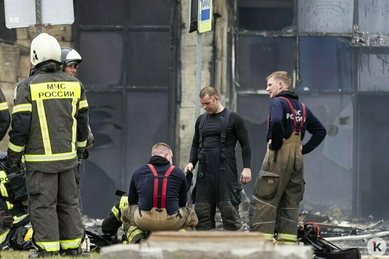 Павший в битве с огнём великан: что осталось от торгового центра «Гиант» на Московском проспекте (фоторепортаж) - Новости Калининграда | Фото: Александр Подгорчук / «Клопс»