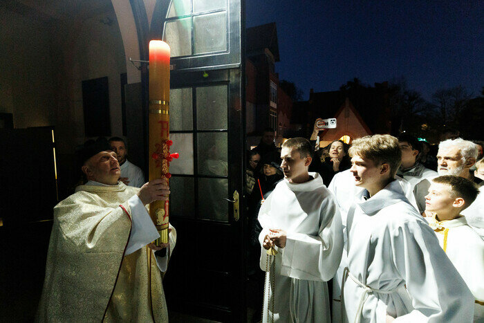 Католики Калининграда встретили Пасху: служба в храме святого Адальберта (фото)