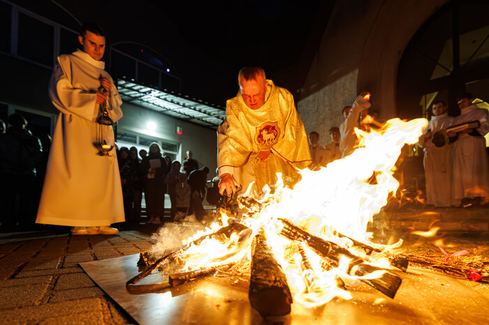 Католики Калининграда встретили Пасху: служба в храме святого Адальберта (фото)
