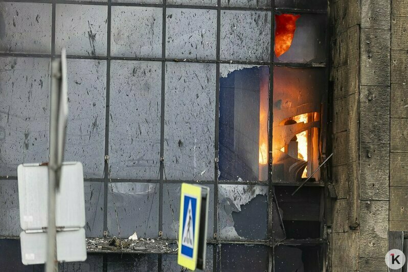 Павший в битве с огнём великан: что осталось от торгового центра «Гиант» на Московском проспекте (фоторепортаж) - Новости Калининграда | Фото: Александр Подгорчук / «Клопс»