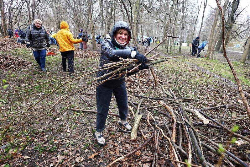 На ручье Воздушном глава региона дал старт Всероссийской акции по очистке берегов водных объектов «Вода России» | Фото: Александр Подгорчук 