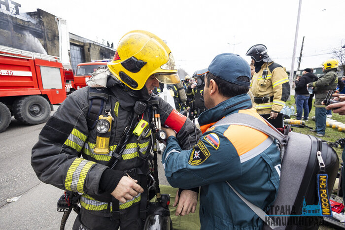 Пожар в ТЦ «Гиант» в Калининграде — фоторепортаж с места ЧП