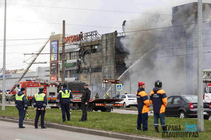 Пожар в ТЦ «Гиант» в Калининграде — фоторепортаж с места ЧП