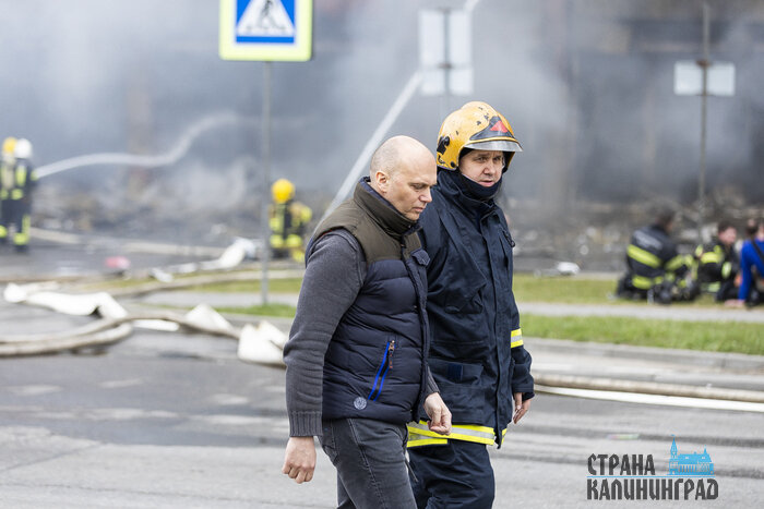 Пожар в ТЦ «Гиант» в Калининграде — фоторепортаж с места ЧП