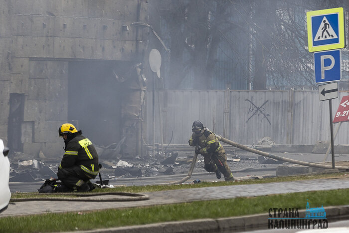 Пожар в ТЦ «Гиант» в Калининграде — фоторепортаж с места ЧП