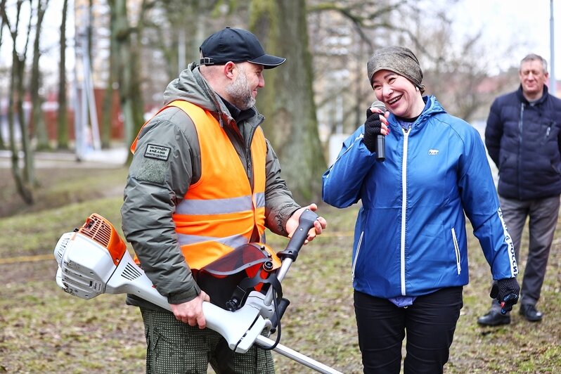На ручье Воздушном глава региона дал старт Всероссийской акции по очистке берегов водных объектов «Вода России» | Фото: Александр Подгорчук 
