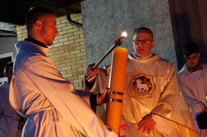Католики Калининграда встретили Пасху: служба в храме святого Адальберта (фото)