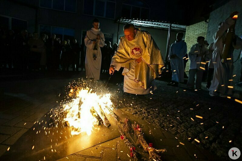 Ночь свечей и надежды: католики в Калининградской области встретили Пасху (фоторепортаж) - Новости Калининграда | Фото: Александр Подгорчук / «Клопс»
