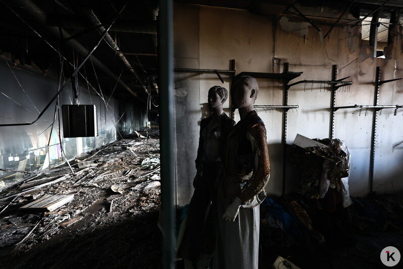 Оплавленные манекены, чёрные стены: как выглядит внутри обезображенный огнём «Гиант» (фоторепортаж)  - Новости Калининграда | Фото: Александр Подгорчук / «Клопс»