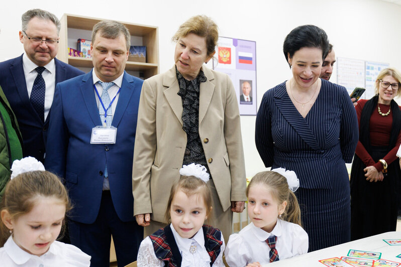 Школьники рассказали гостям о своей учёбе | Фото: Александр Мелехов