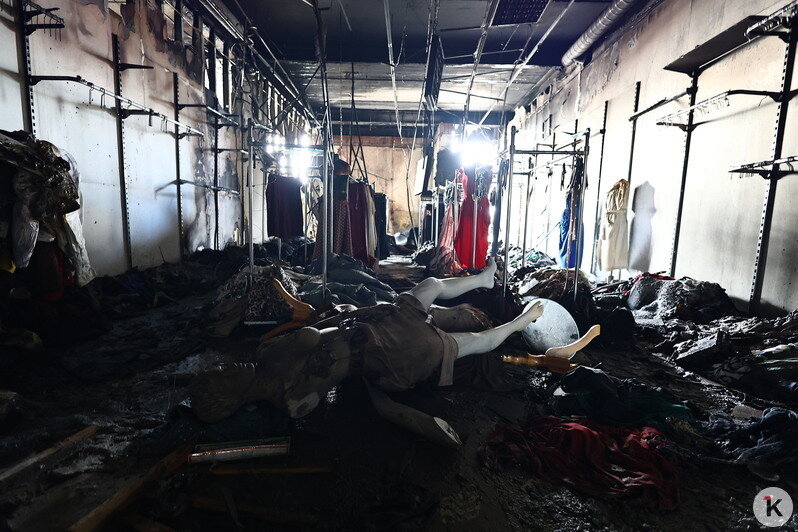 Оплавленные манекены, чёрные стены: как выглядит внутри обезображенный огнём «Гиант» (фоторепортаж)  - Новости Калининграда | Фото: Александр Подгорчук / «Клопс»
