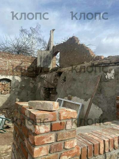 Ветер снёс часть фронтона в посёлке Заливное | Фото: Олег Бармин