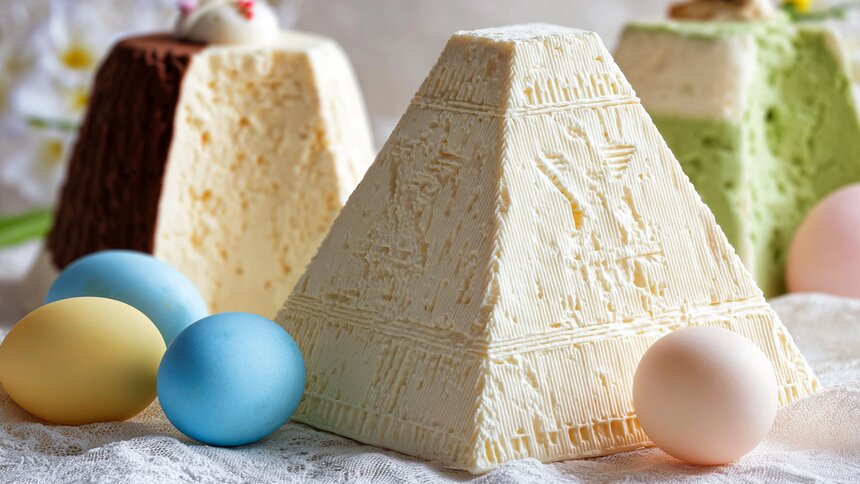 Удовольствие без лишних калорий: рецепт диетической творожной пасхи для тех, кто считает КБЖУ  - Новости Калининграда | Иллюстрация: Алиса Игонина / «Клопс»