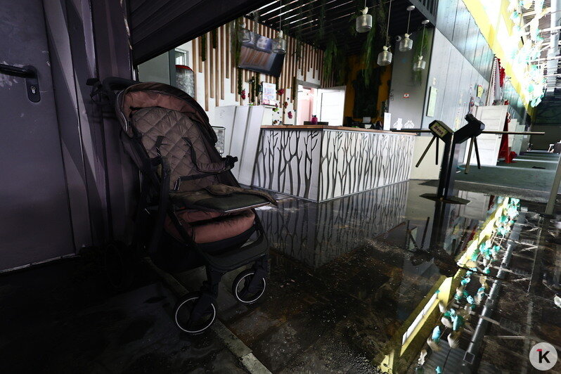 Оплавленные манекены, чёрные стены: как выглядит внутри обезображенный огнём «Гиант» (фоторепортаж)  - Новости Калининграда | Фото: Александр Подгорчук / «Клопс»