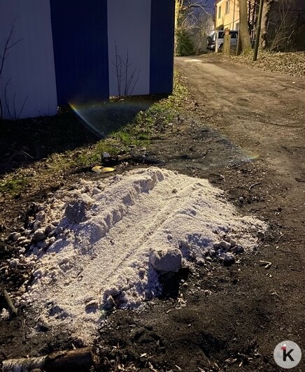 Сугроб из дорожной соли «забыли» в Калининграде на проспекте Победы (фото)   - Новости Калининграда | Фото: Александр П.