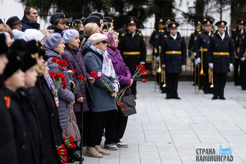 Церемония открытия мемориала на ул. Комсомольской | Фото: Александр Подгорчук 