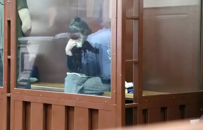 По словам обвиняемого, жена, узнав о случившемся, взяла лезвие строительного ножа и хотела перерезать вены | Фото: Калининградский областной суд