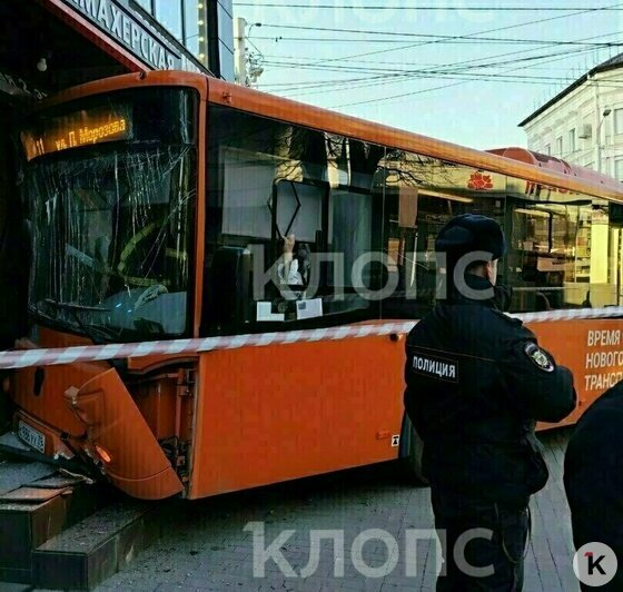 «Калининград-ГорТранс» не раскрыл детали пожара в троллейбусе и аварии с автобусом на Черняховского - Новости Калининграда