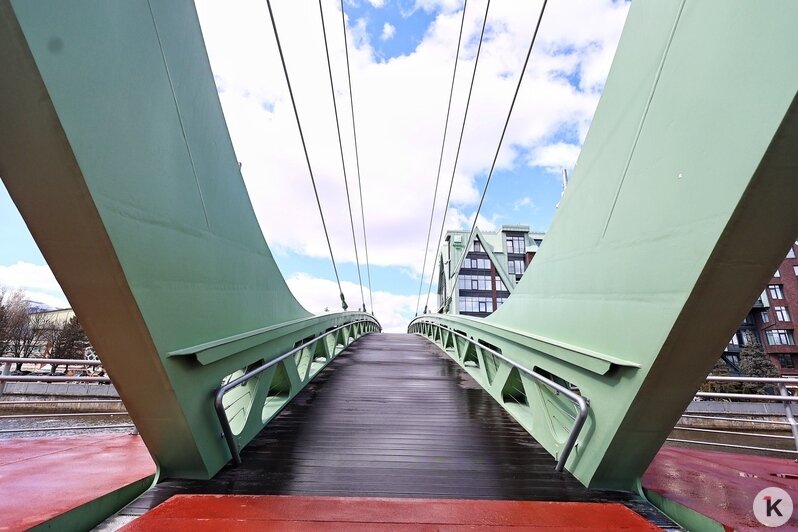 В Калининграде открыли долгожданный пешеходный мост от «Юности» на остров Канта (фоторепортаж) - Новости Калининграда | Фото: Александр Подгорчук / «Клопс»