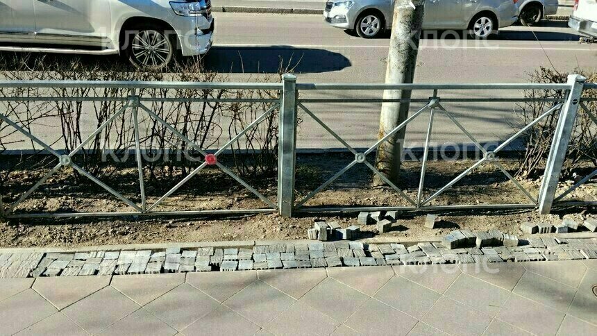 Тротуар на Карла Маркса в Калининграде раскурочили без разрешения властей  - Новости Калининграда | Фото: очевидец