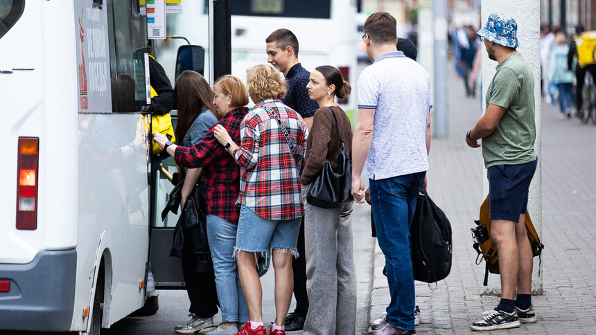 Автобусы одного цвета и никакой давки в салоне: в Калининграде введут новый стандарт работы транспорта - Новости Калининграда | Фото: Александр Подгорчук / Архив «Клопс»
