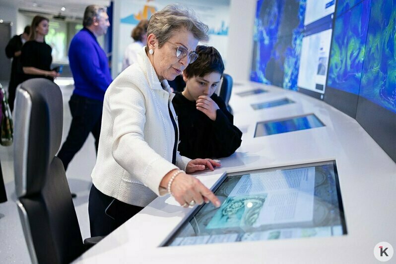 Евгений Гришковец побывал на открытии доски легендарным кораблям на набережной Музея Мирового океана в Калининграде (фото) - Новости Калининграда | Фото: Александр Подгорчук / «Клопс»