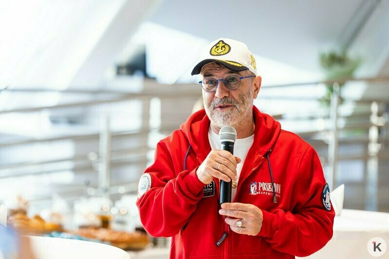 Евгений Гришковец побывал на открытии доски легендарным кораблям на набережной Музея Мирового океана в Калининграде (фото) - Новости Калининграда | Фото: Александр Подгорчук / «Клопс»