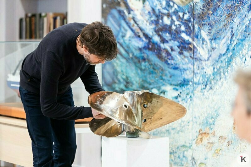 Евгений Гришковец побывал на открытии доски легендарным кораблям на набережной Музея Мирового океана в Калининграде (фото) - Новости Калининграда | Фото: Александр Подгорчук / «Клопс»