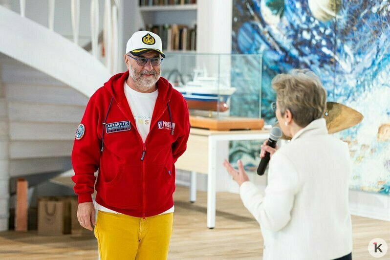 Евгений Гришковец побывал на открытии доски легендарным кораблям на набережной Музея Мирового океана в Калининграде (фото) - Новости Калининграда | Фото: Александр Подгорчук / «Клопс»