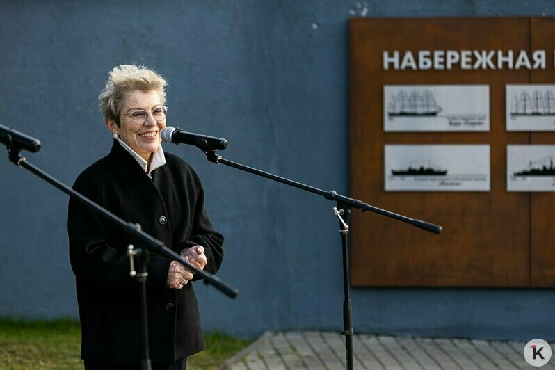 Евгений Гришковец побывал на открытии доски легендарным кораблям на набережной Музея Мирового океана в Калининграде (фото) - Новости Калининграда | Фото: Александр Подгорчук / «Клопс»
