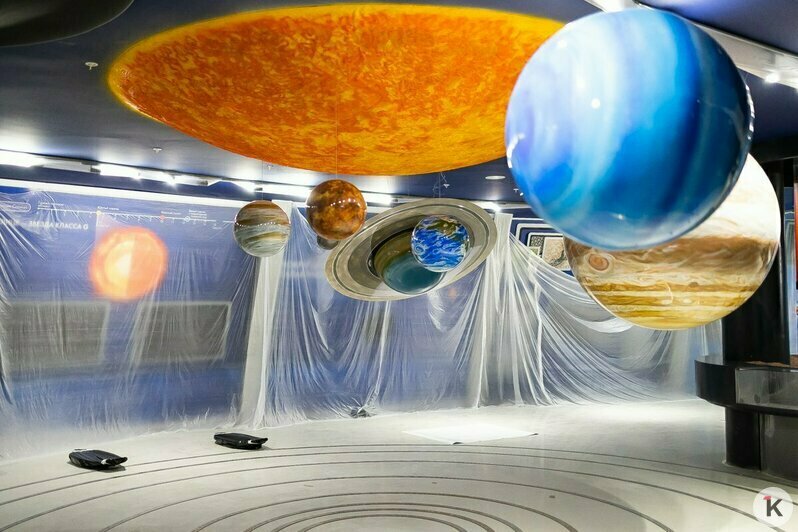 Евгений Гришковец побывал на открытии доски легендарным кораблям на набережной Музея Мирового океана в Калининграде (фото) - Новости Калининграда | Фото: Александр Подгорчук / «Клопс»