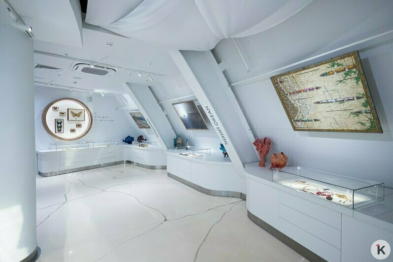 Евгений Гришковец побывал на открытии доски легендарным кораблям на набережной Музея Мирового океана в Калининграде (фото) - Новости Калининграда | Фото: Александр Подгорчук / «Клопс»