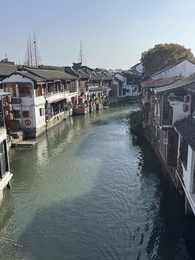Шанхайская Венеция по сей день хранит налет старины. | Фото: Евгения Иванкова