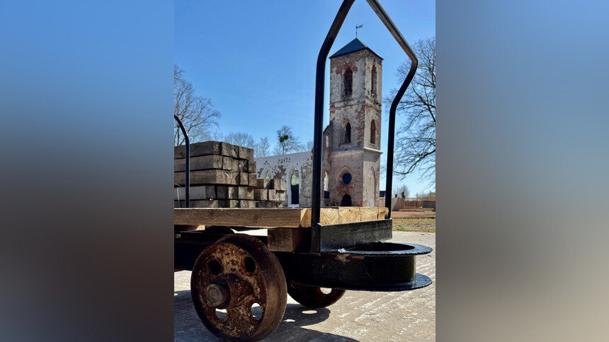 В кирхе Рудау планируют запустить по рельсам вагонетку, которая пролежала на дне реки не менее 80 лет - Новости Калининграда | Фото: сообщество «Кирха Рудау. Парк-Музей» // «ВКонтакте»